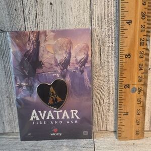 Halo Black and Gold Heart Brooch